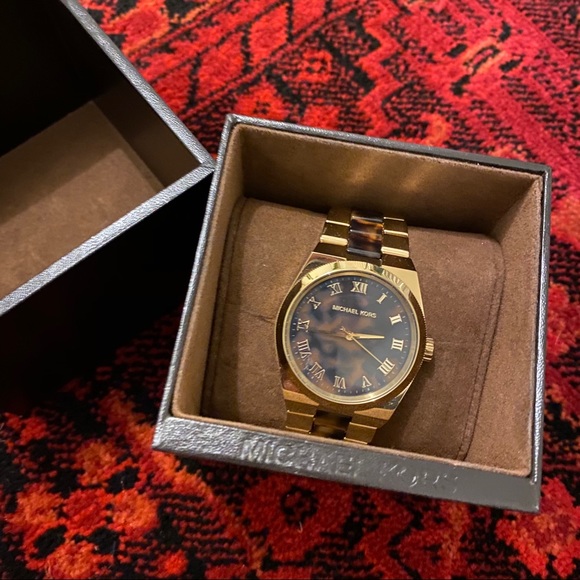 MICHAEL KORS | Tortoise Shell Watch - Picture 2 of 8